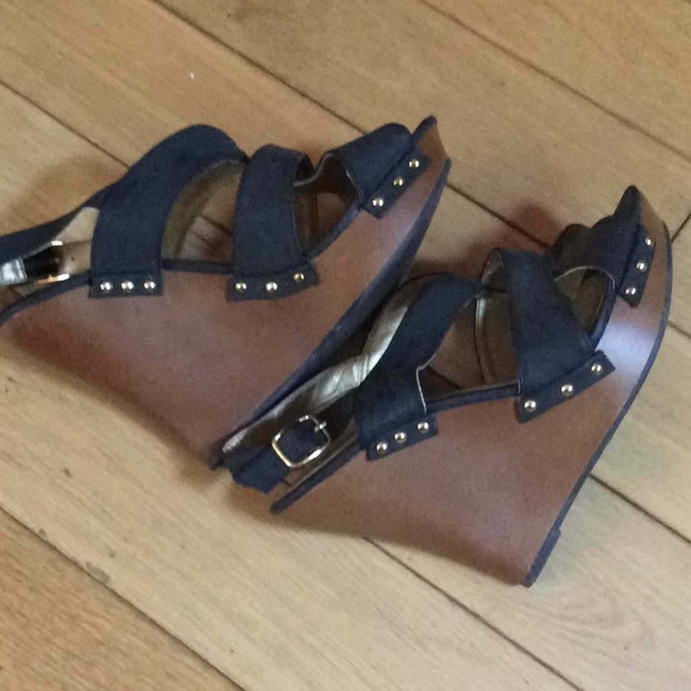 New Qupid wedge platform sandals size 8